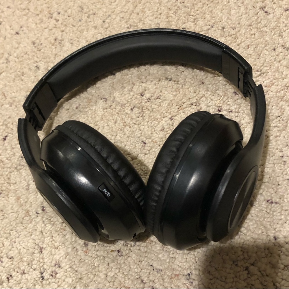 Polaroid headphones